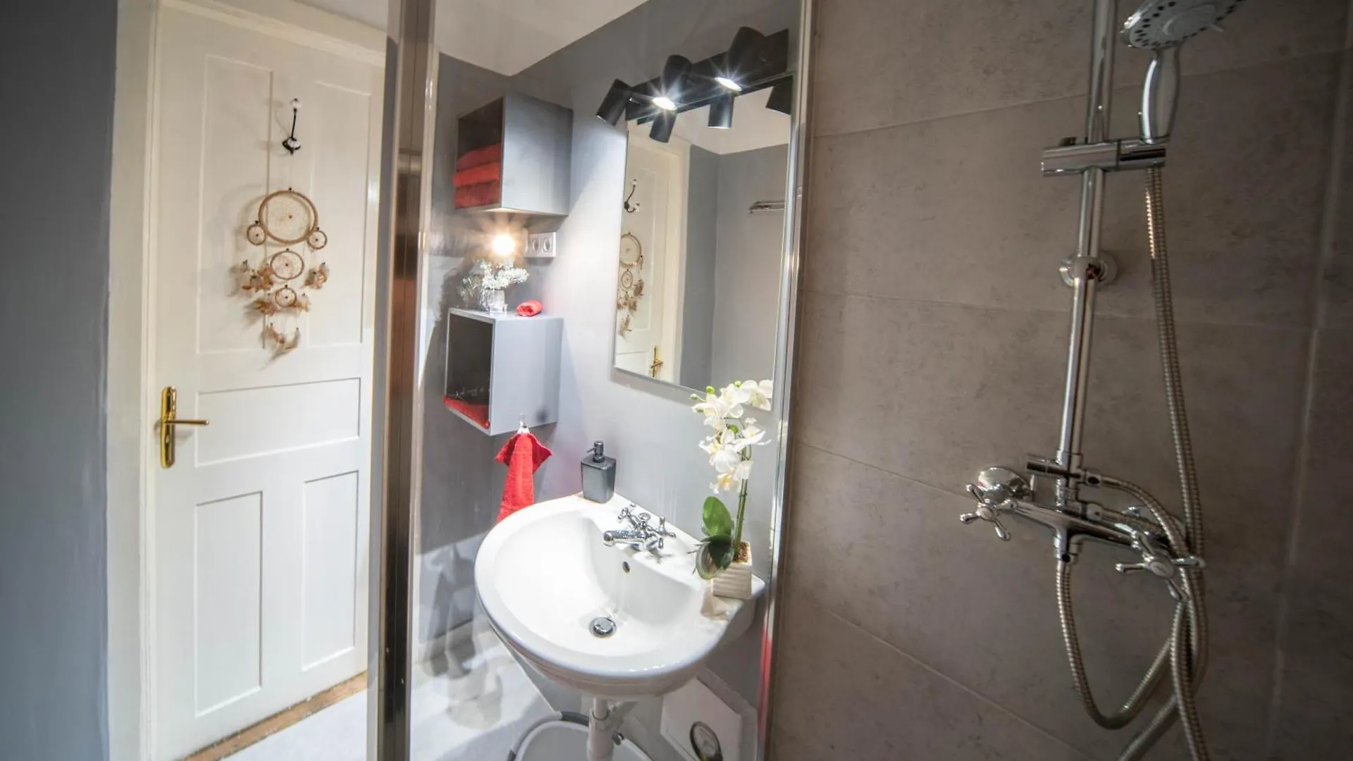 Stylish Studio Apartment In The Heart Of Budapest