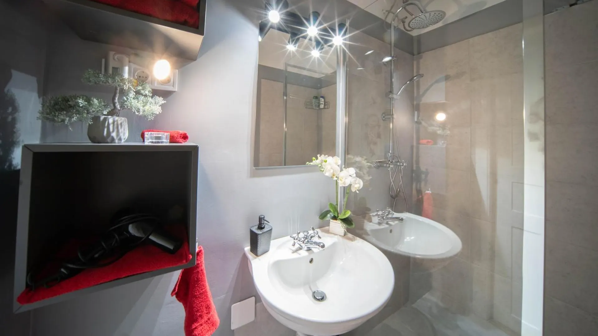 Stylish Studio Apartment In The Heart Of Budapest