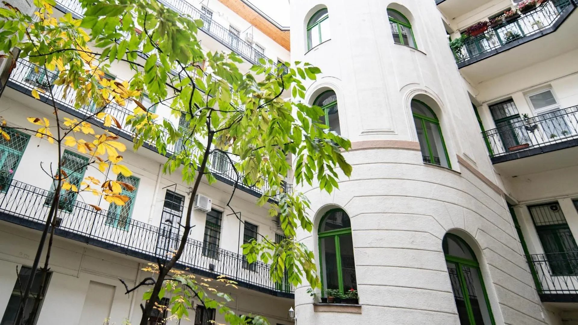 Stylish Studio Apartment In The Heart Of Boedapest